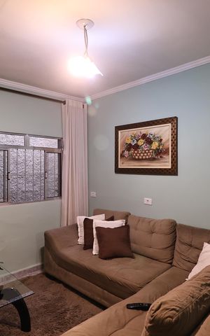 Casa à venda com 150m², 2 quartos e 2 vagas Casa à venda com 150m², 2 quartos e 2 vagasSala