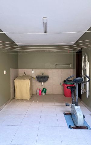 Casa à venda com 150m², 2 quartos e 2 vagas Casa à venda com 150m², 2 quartos e 2 vagasLavanderia