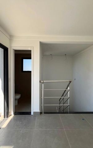 Casa de condomínio à venda com 168m², 3 quartos e 2 vagas Casa de condomínio à venda com 168m², 3 quartos e 2 vagasSolário