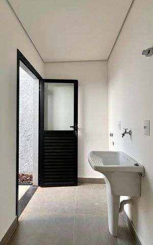 Casa de condomínio à venda com 168m², 3 quartos e 2 vagas Casa de condomínio à venda com 168m², 3 quartos e 2 vagasÁrea de Serviço
