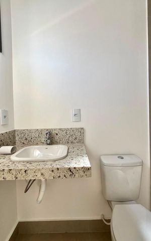 Casa de condomínio à venda com 168m², 3 quartos e 2 vagas Casa de condomínio à venda com 168m², 3 quartos e 2 vagasBanheiro da Suíte 1