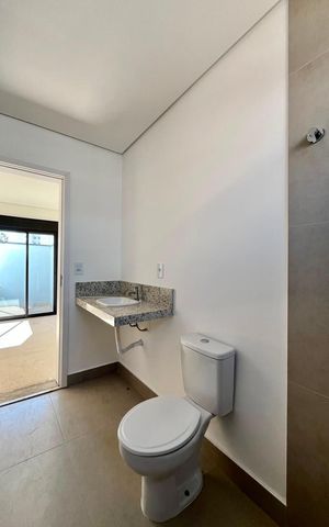 Casa de condomínio à venda com 168m², 3 quartos e 2 vagas Casa de condomínio à venda com 168m², 3 quartos e 2 vagasSuíte 2
