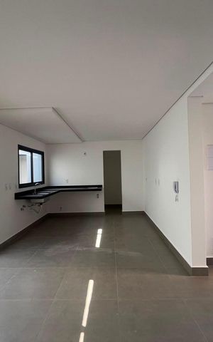 Casa de condomínio à venda com 168m², 3 quartos e 2 vagas Casa de condomínio à venda com 168m², 3 quartos e 2 vagasSala