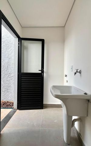 Casa de condomínio à venda com 168m², 3 quartos e 2 vagas Casa de condomínio à venda com 168m², 3 quartos e 2 vagasÁrea de Serviço