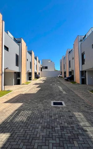 Casa de condomínio à venda com 168m², 3 quartos e 2 vagas Casa de condomínio à venda com 168m², 3 quartos e 2 vagasCondomínio