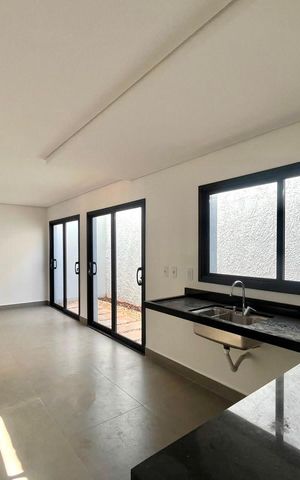 Casa de condomínio à venda com 168m², 3 quartos e 2 vagas Casa de condomínio à venda com 168m², 3 quartos e 2 vagasSala