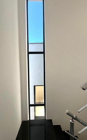 Casa de condomínio à venda com 168m², 3 quartos e 2 vagas Casa de condomínio à venda com 168m², 3 quartos e 2 vagasEscadas