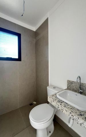 Casa de condomínio à venda com 168m², 3 quartos e 2 vagas Casa de condomínio à venda com 168m², 3 quartos e 2 vagasBanheiro solário
