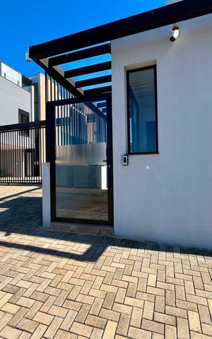 Casa de condomínio à venda com 168m², 3 quartos e 2 vagas Casa de condomínio à venda com 168m², 3 quartos e 2 vagasFachada do condomínio