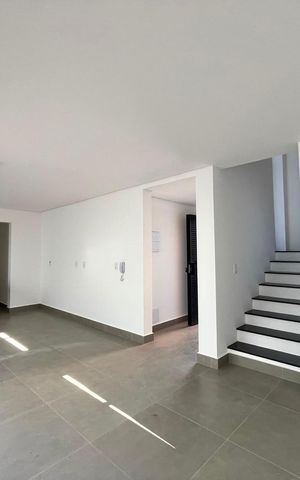 Casa de condomínio à venda com 168m², 3 quartos e 2 vagas Casa de condomínio à venda com 168m², 3 quartos e 2 vagasSala