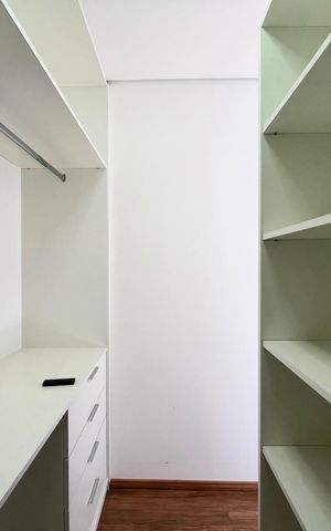 Casa de condomínio para alugar com 168m², 3 quartos e 2 vagas Casa de condomínio para alugar com 168m², 3 quartos e 2 vagasCloset da suíte 3