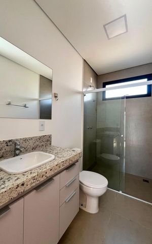 Casa de condomínio para alugar com 168m², 3 quartos e 2 vagas Casa de condomínio para alugar com 168m², 3 quartos e 2 vagasBanheiro da Suíte 3