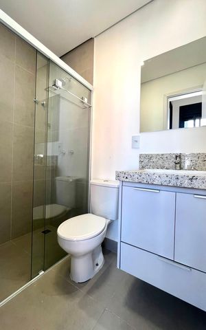 Casa de condomínio para alugar com 168m², 3 quartos e 2 vagas Casa de condomínio para alugar com 168m², 3 quartos e 2 vagasBanheiro da Suíte 1