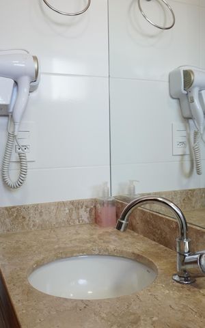 Apartamento para alugar com 58m², 2 quartos e 2 vagasBanheiro