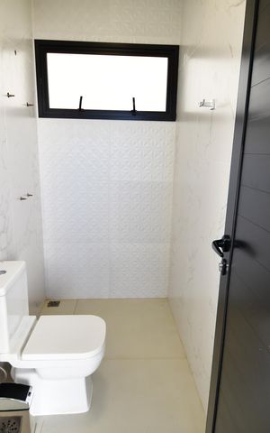 Casa à venda com 300m², 4 quartos e 4 vagasBanheiro de serviço