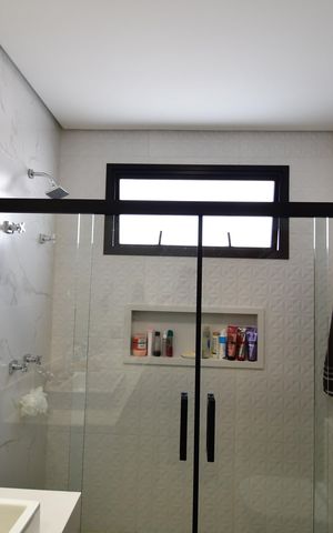 Casa à venda com 300m², 4 quartos e 4 vagasBanheiro Suíte 