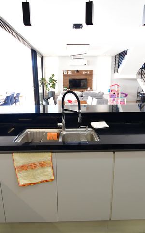 Casa à venda com 300m², 4 quartos e 4 vagasCozinha