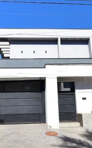 Casa à venda com 300m², 4 quartos e 4 vagasFachada