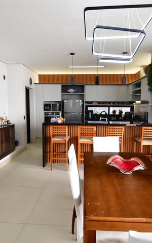 Casa à venda com 300m², 4 quartos e 4 vagasCozinha