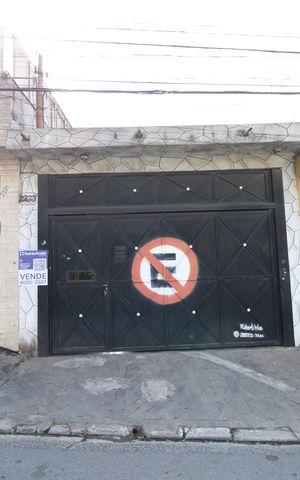 Casa para alugar com 260m², 3 quartos e 2 vagasFachada
