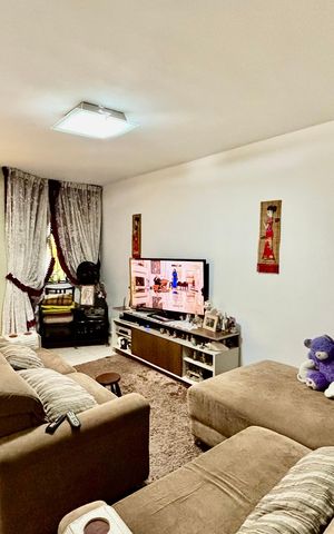 Casa à venda com 100m², 2 quartos e 2 vagas Casa à venda com 100m², 2 quartos e 2 vagasSala