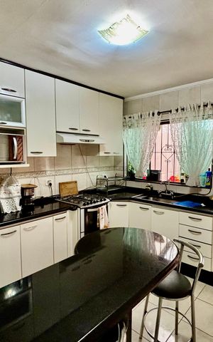 Casa à venda com 100m², 2 quartos e 2 vagas Casa à venda com 100m², 2 quartos e 2 vagasCozinha