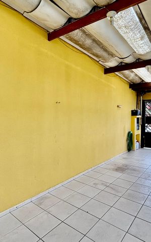 Casa à venda com 100m², 2 quartos e 2 vagas Casa à venda com 100m², 2 quartos e 2 vagasGaragem