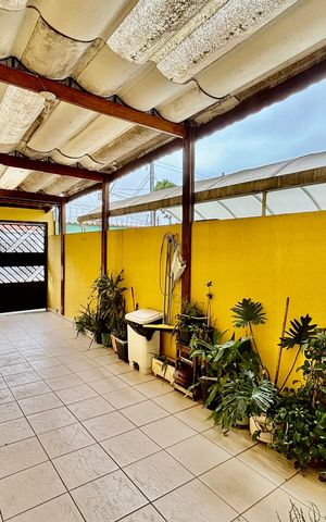 Casa à venda com 100m², 2 quartos e 2 vagas Casa à venda com 100m², 2 quartos e 2 vagasGaragem