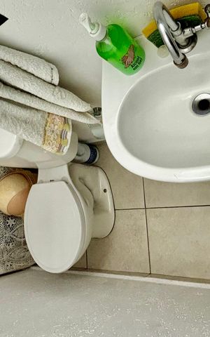 Casa à venda com 100m², 2 quartos e 2 vagas Casa à venda com 100m², 2 quartos e 2 vagasBanheiro