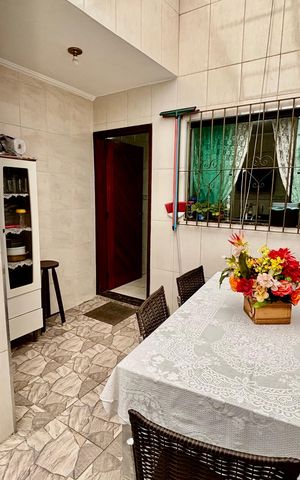 Casa à venda com 100m², 2 quartos e 2 vagas Casa à venda com 100m², 2 quartos e 2 vagasÁrea de serviço