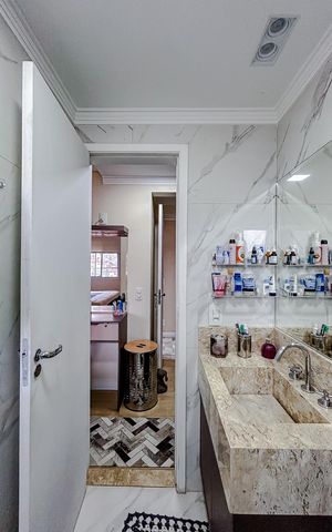 Apartamento à venda com 90m², 2 quartos e 2 vagasBanheiro da Suíte 1
