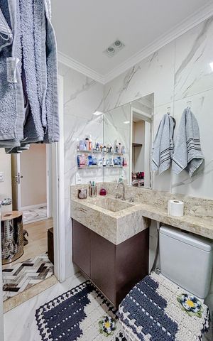 Apartamento à venda com 90m², 2 quartos e 2 vagasBanheiro da Suíte 1