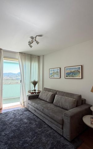 Apartamento à venda com 77m², 2 quartos e 1 vaga Apartamento à venda com 77m², 2 quartos e 1 vagaSala