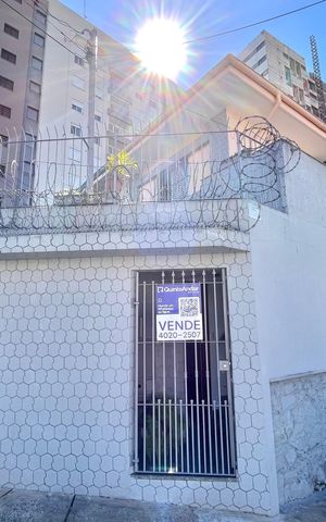 Casa à venda com 154m², 3 quartos e 2 vagas Casa à venda com 154m², 3 quartos e 2 vagasFachada