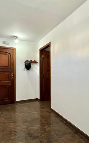 Casa à venda com 154m², 3 quartos e 2 vagas Casa à venda com 154m², 3 quartos e 2 vagasEntrada