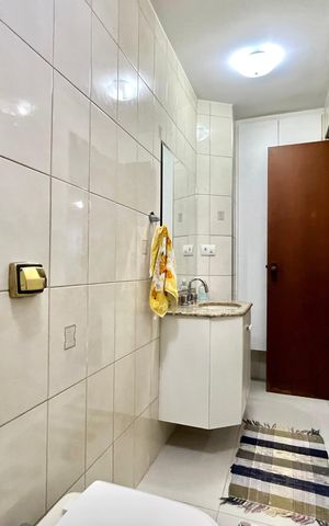Casa à venda com 154m², 3 quartos e 2 vagas Casa à venda com 154m², 3 quartos e 2 vagasBanheiro Social