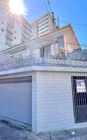 Casa à venda com 154m², 3 quartos e 2 vagas Casa à venda com 154m², 3 quartos e 2 vagasFachada