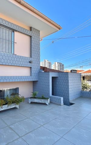Casa à venda com 154m², 3 quartos e 2 vagas Casa à venda com 154m², 3 quartos e 2 vagasVaranda