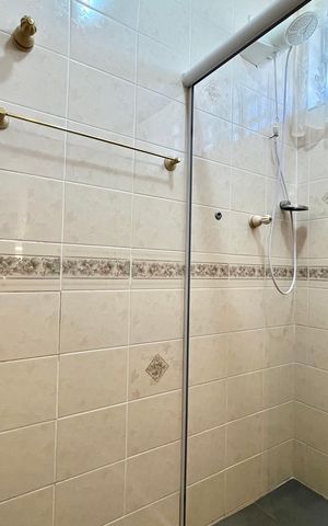 Casa à venda com 154m², 3 quartos e 2 vagas Casa à venda com 154m², 3 quartos e 2 vagasBanheiro