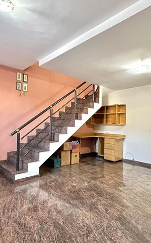 Casa à venda com 154m², 3 quartos e 2 vagas Casa à venda com 154m², 3 quartos e 2 vagasSala