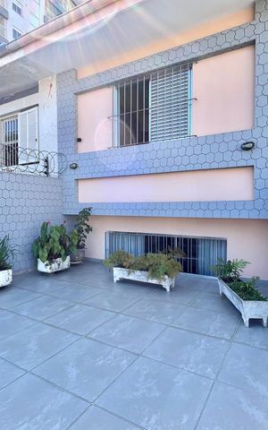 Casa à venda com 154m², 3 quartos e 2 vagas Casa à venda com 154m², 3 quartos e 2 vagasVaranda