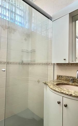 Casa à venda com 154m², 3 quartos e 2 vagas Casa à venda com 154m², 3 quartos e 2 vagasBanheiro
