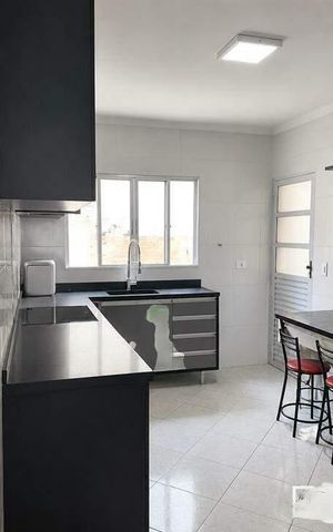 Casa à venda com 160m², 3 quartos e 4 vagas