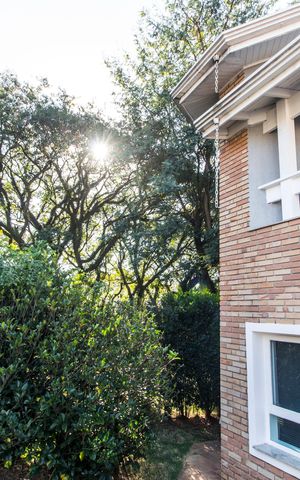 Casa de condomínio à venda com 450m², 3 quartos e 6 vagas Casa de condomínio à venda com 450m², 3 quartos e 6 vagasVista da Rua