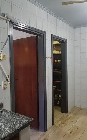 Casa à venda com 261m², 5 quartos e 3 vagas Casa à venda com 261m², 5 quartos e 3 vagasCozinha