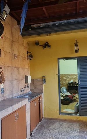 Casa à venda com 261m², 5 quartos e 3 vagas Casa à venda com 261m², 5 quartos e 3 vagasÁrea externa