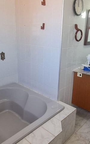 Casa à venda com 261m², 5 quartos e 3 vagas Casa à venda com 261m², 5 quartos e 3 vagasBanheiro