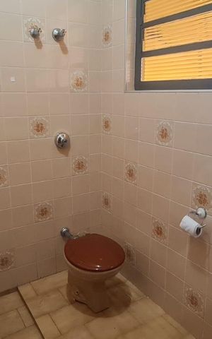 Casa à venda com 261m², 5 quartos e 3 vagas Casa à venda com 261m², 5 quartos e 3 vagasBanheiro