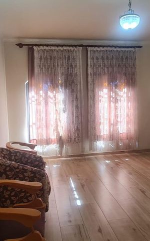 Casa à venda com 261m², 5 quartos e 3 vagas Casa à venda com 261m², 5 quartos e 3 vagasSala