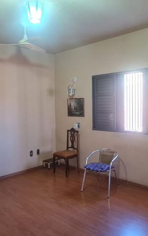 Casa à venda com 261m², 5 quartos e 3 vagas Casa à venda com 261m², 5 quartos e 3 vagasQuarto